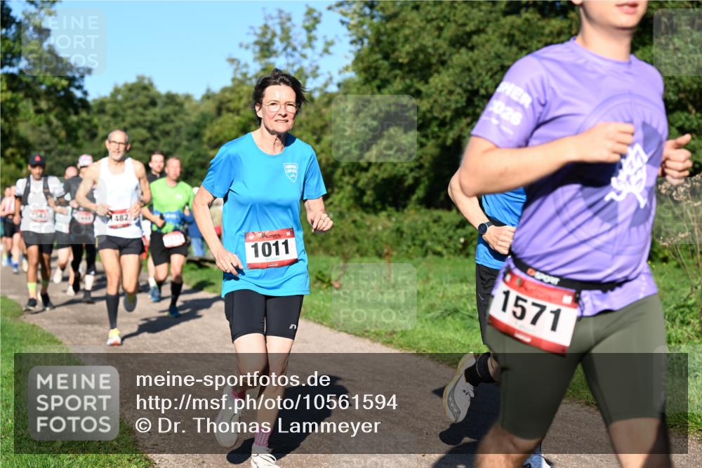 27.09.2026 - 34. Volkslauf durch das schöne Alstertal Dr. Thomas Lammeyer http://msf.ph/oto/10561594 27.09.2026 10:05:10 Laufen 482, 1011, 026, 1571 meine-sportfotos.de