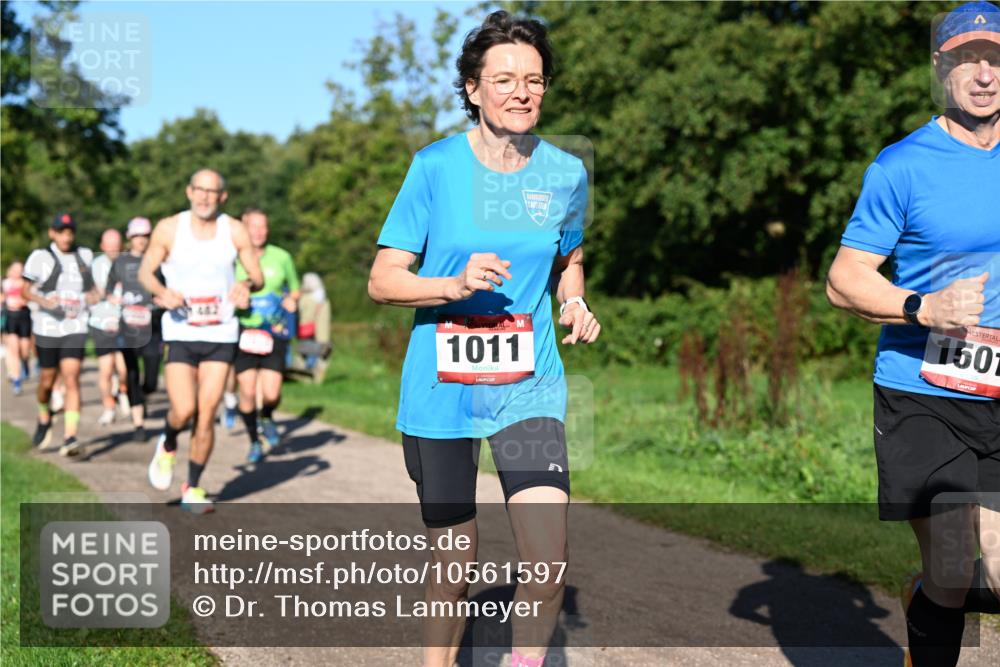 27.09.2026 - 34. Volkslauf durch das schöne Alstertal Dr. Thomas Lammeyer http://msf.ph/oto/10561597 27.09.2026 10:05:10 Laufen 1011, 1501 meine-sportfotos.de