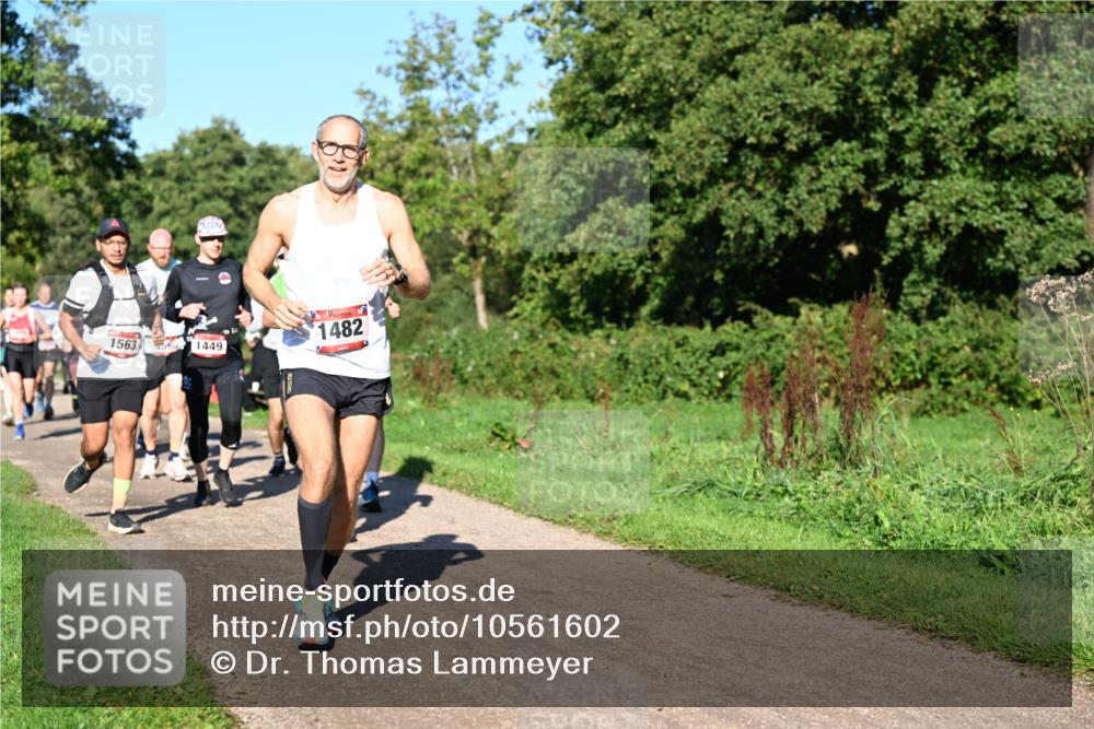27.09.2026 - 35. Volkslauf durch das schöne Alstertal Dr. Thomas Lammeyer http://msf.ph/oto/10561602 27.09.2026 10:05:11 Laufen 1563, 1449, 1482 meine-sportfotos.de