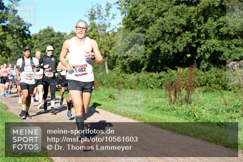 27.09.2026 - 35. Volkslauf durch das schöne Alstertal Dr. Thomas Lammeyer http://msf.ph/oto/10561603 27.09.2026 10:05:11 Laufen 1563, 1560, 1449, 1482 meine-sportfotos.de