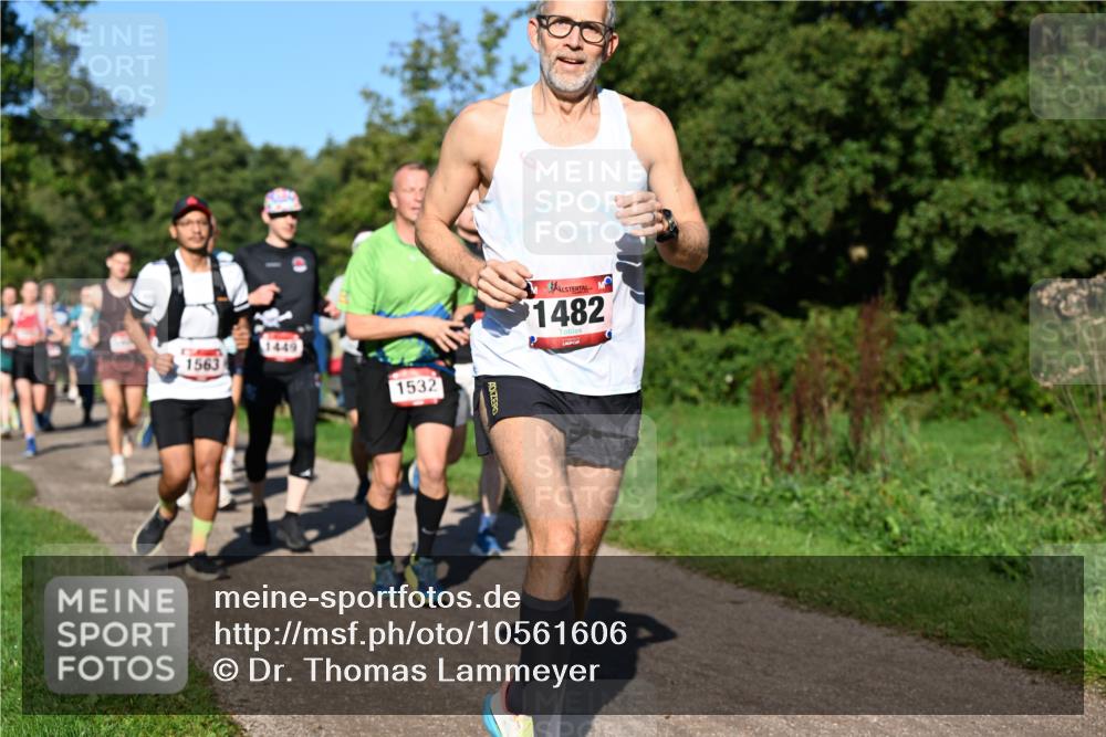 27.09.2026 - 35. Volkslauf durch das schöne Alstertal Dr. Thomas Lammeyer http://msf.ph/oto/10561606 27.09.2026 10:05:12 Laufen 1563, 1449, 1532, 1482 meine-sportfotos.de