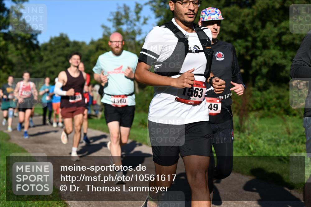 27.09.2026 - 35. Volkslauf durch das schöne Alstertal Dr. Thomas Lammeyer http://msf.ph/oto/10561617 27.09.2026 10:05:14 Laufen 1560, 1563, 49 meine-sportfotos.de