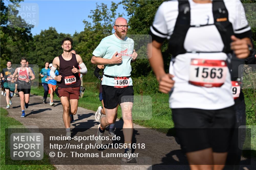 27.09.2026 - 35. Volkslauf durch das schöne Alstertal Dr. Thomas Lammeyer http://msf.ph/oto/10561618 27.09.2026 10:05:14 Laufen 166, 1029, 1455, 1560, 1563, 9 meine-sportfotos.de