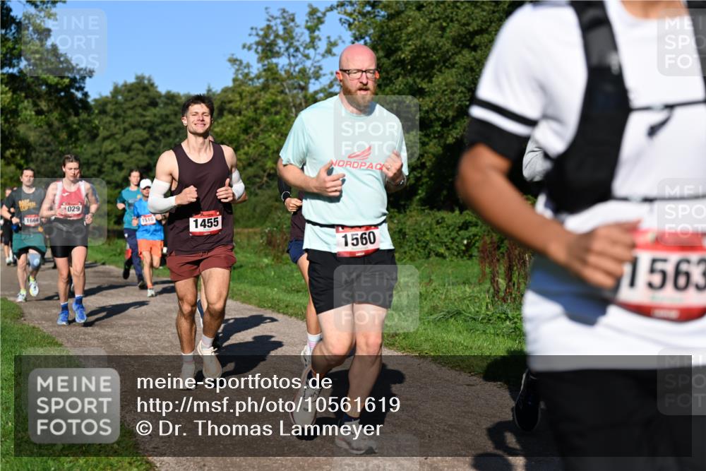 27.09.2026 - 35. Volkslauf durch das schöne Alstertal Dr. Thomas Lammeyer http://msf.ph/oto/10561619 27.09.2026 10:05:14 Laufen 1666, 029, 1510, 1455, 1560, 1563 meine-sportfotos.de