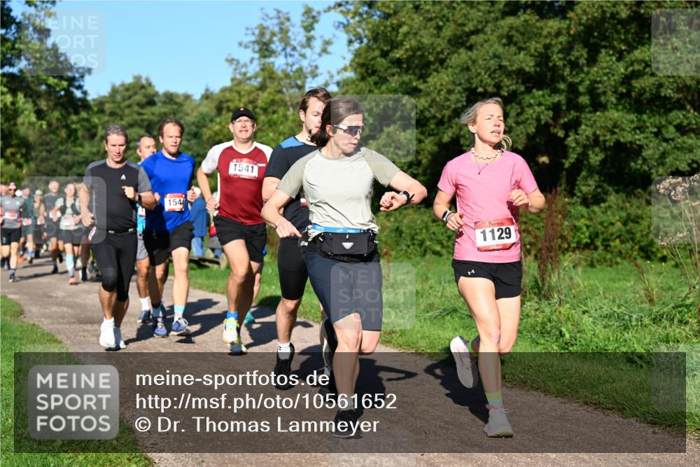 27.09.2026 - 35. Volkslauf durch das schöne Alstertal Dr. Thomas Lammeyer http://msf.ph/oto/10561652 27.09.2026 10:05:21 Laufen 1544, 1541, 1129 meine-sportfotos.de