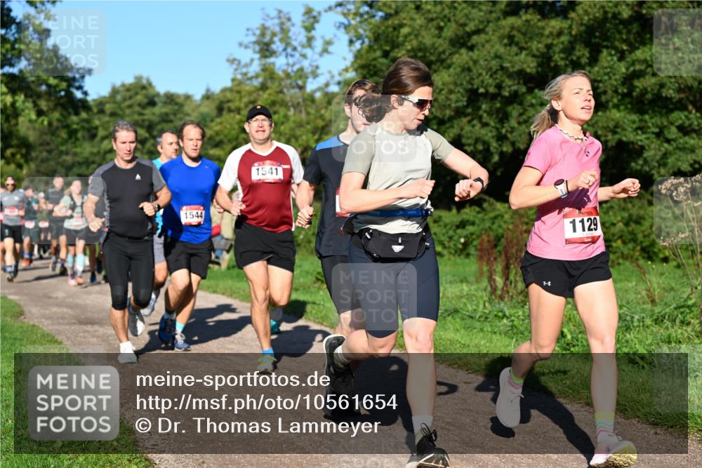 27.09.2026 - 35. Volkslauf durch das schöne Alstertal Dr. Thomas Lammeyer http://msf.ph/oto/10561654 27.09.2026 10:05:21 Laufen 1544, 1541, 1129 meine-sportfotos.de