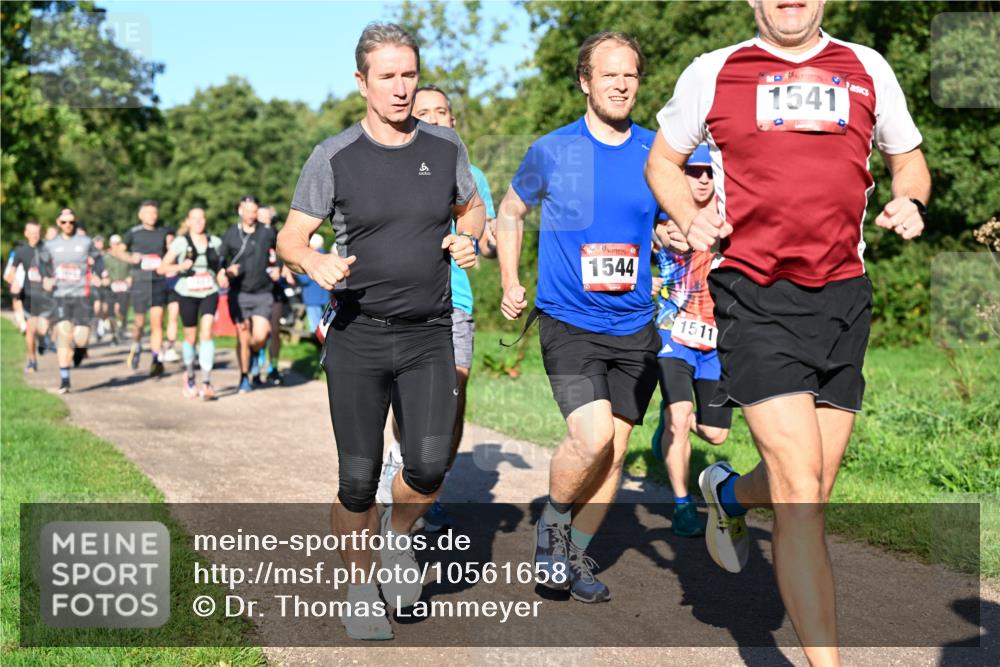27.09.2026 - 35. Volkslauf durch das schöne Alstertal Dr. Thomas Lammeyer http://msf.ph/oto/10561658 27.09.2026 10:05:23 Laufen 6, 1544, 1511, 1541 meine-sportfotos.de