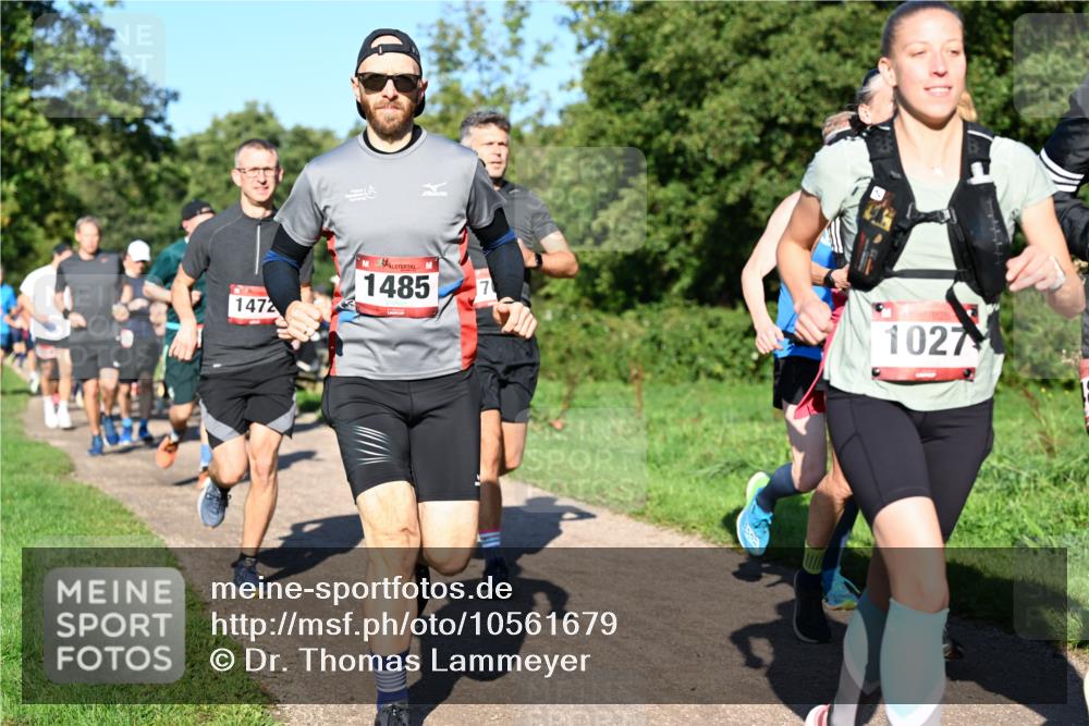 27.09.2026 - 35. Volkslauf durch das schöne Alstertal Dr. Thomas Lammeyer http://msf.ph/oto/10561679 27.09.2026 10:05:27 Laufen 1472, 1485, 1027 meine-sportfotos.de