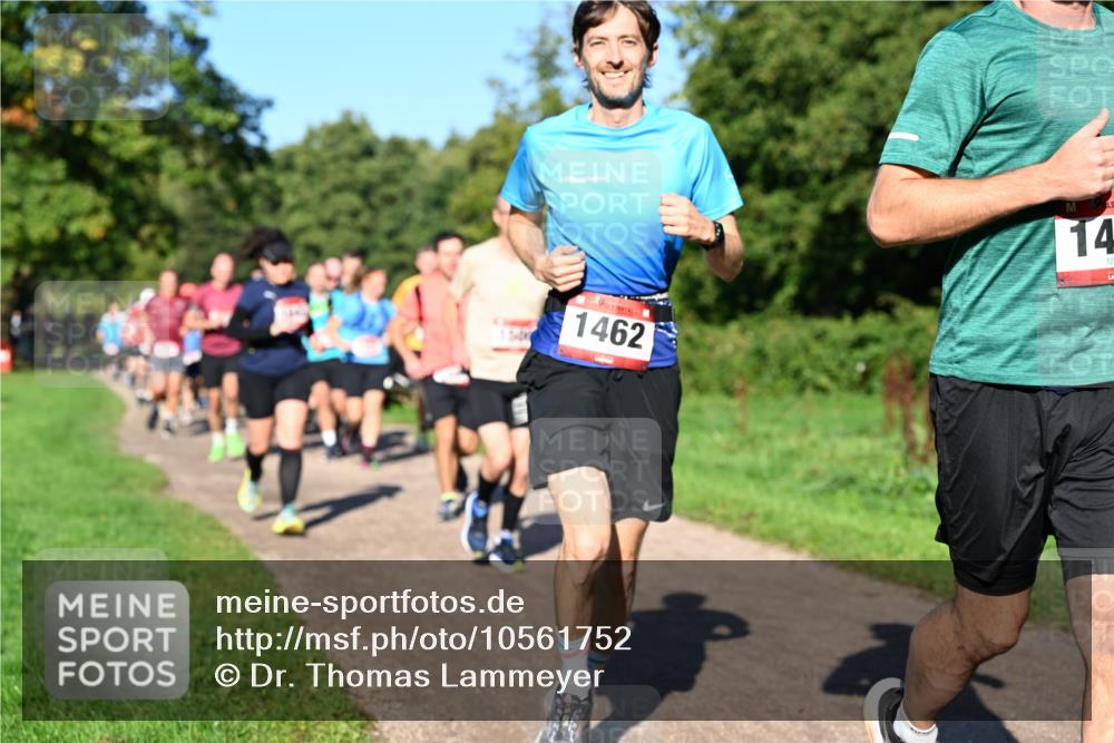 27.09.2026 - 35. Volkslauf durch das schöne Alstertal Dr. Thomas Lammeyer http://msf.ph/oto/10561752 27.09.2026 10:05:43 Laufen 1462, 22, 14 meine-sportfotos.de