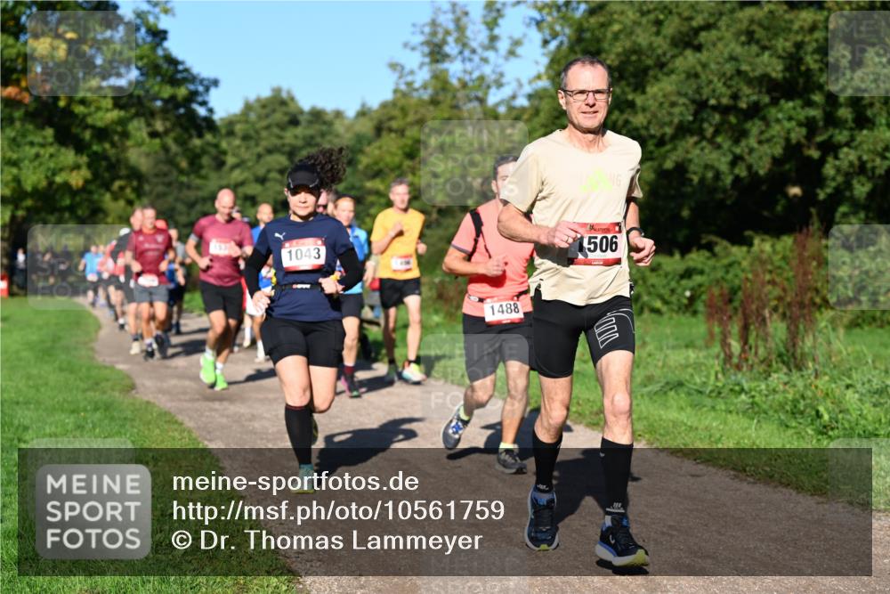 27.09.2026 - 35. Volkslauf durch das schöne Alstertal Dr. Thomas Lammeyer http://msf.ph/oto/10561759 27.09.2026 10:05:44 Laufen 1043, 1488, 1506 meine-sportfotos.de