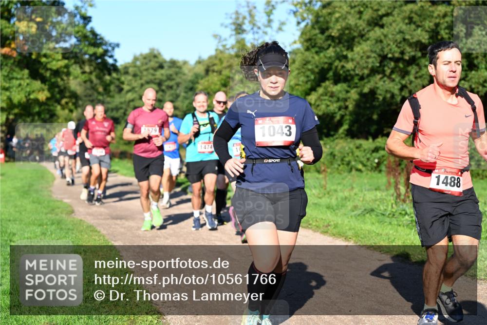 27.09.2026 - 35. Volkslauf durch das schöne Alstertal Dr. Thomas Lammeyer http://msf.ph/oto/10561766 27.09.2026 10:05:45 Laufen 1474, 1043, 1488 meine-sportfotos.de