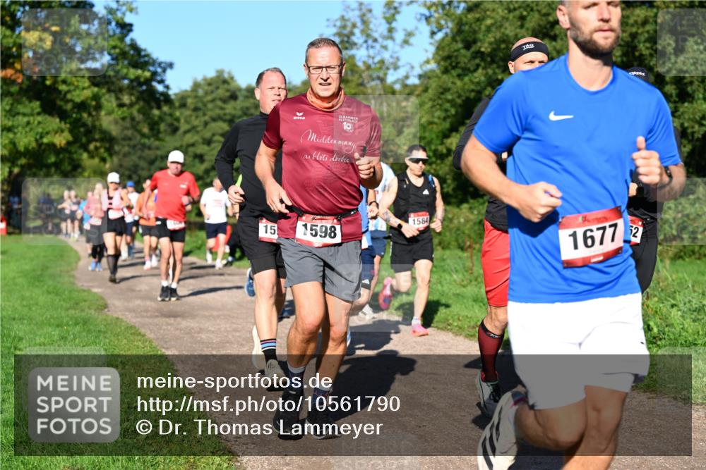 27.09.2026 - 35. Volkslauf durch das schöne Alstertal Dr. Thomas Lammeyer http://msf.ph/oto/10561790 27.09.2026 10:05:49 Laufen 10, 1584, 15, 1598, 1677, 52 meine-sportfotos.de