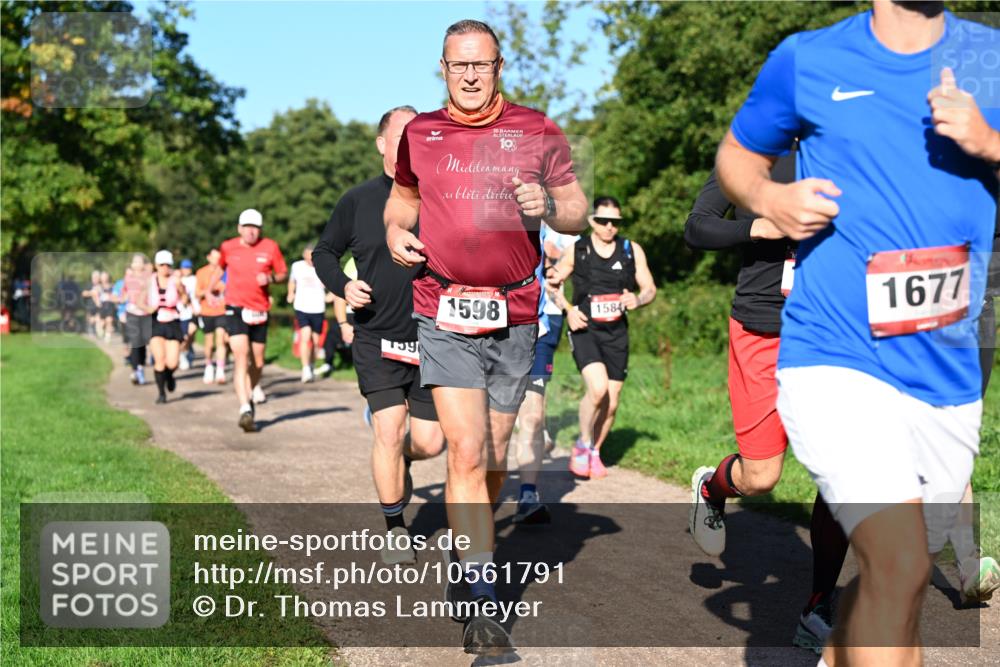 27.09.2026 - 35. Volkslauf durch das schöne Alstertal Dr. Thomas Lammeyer http://msf.ph/oto/10561791 27.09.2026 10:05:49 Laufen 10, 59, 1598, 1584, 1677 meine-sportfotos.de