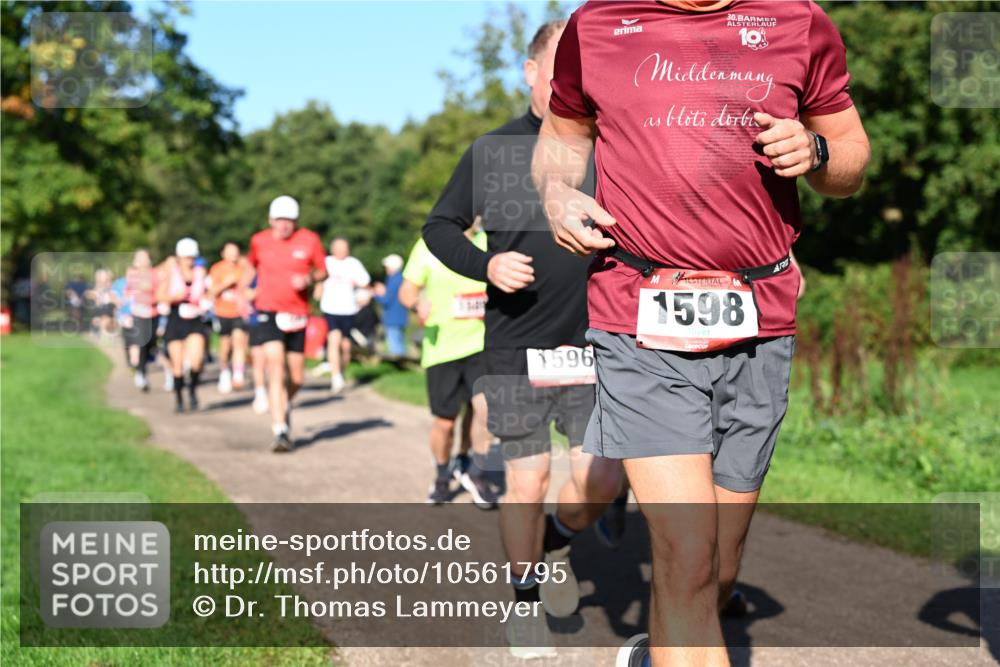 27.09.2026 - 35. Volkslauf durch das schöne Alstertal Dr. Thomas Lammeyer http://msf.ph/oto/10561795 27.09.2026 10:05:50 Laufen 30, 1596, 1598 meine-sportfotos.de