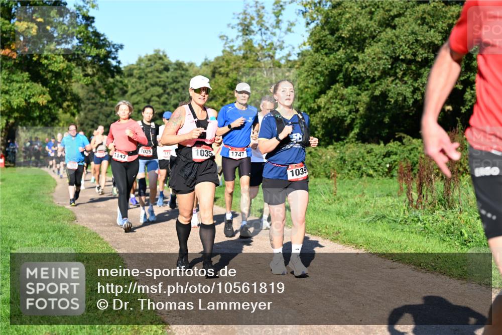 27.09.2026 - 35. Volkslauf durch das schöne Alstertal Dr. Thomas Lammeyer http://msf.ph/oto/10561819 27.09.2026 10:05:53 Laufen 1147, 1025, 171, 1035, 1747, 1039 meine-sportfotos.de