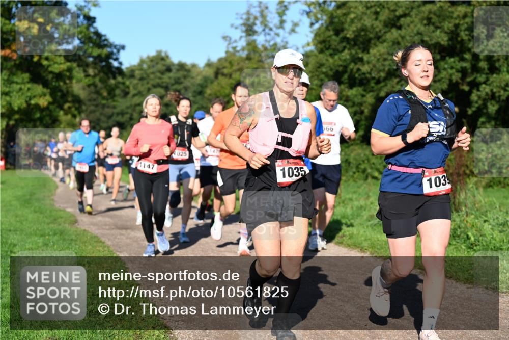 27.09.2026 - 35. Volkslauf durch das schöne Alstertal Dr. Thomas Lammeyer http://msf.ph/oto/10561825 27.09.2026 10:05:54 Laufen 1147, 025, 1035, 666, 103 meine-sportfotos.de