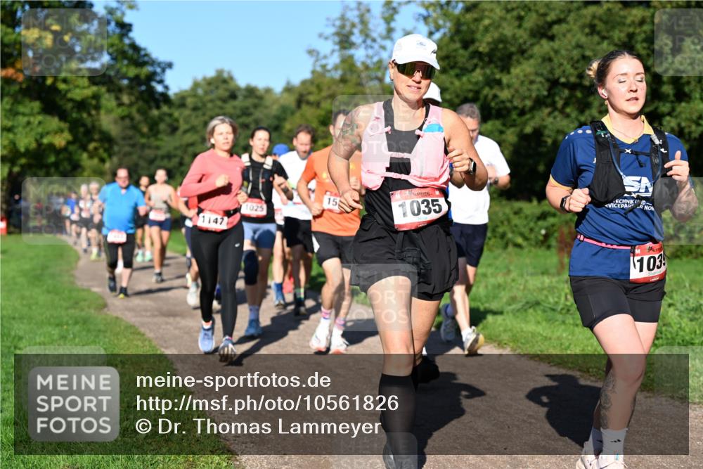 27.09.2026 - 35. Volkslauf durch das schöne Alstertal Dr. Thomas Lammeyer http://msf.ph/oto/10561826 27.09.2026 10:05:54 Laufen 1147, 1025, 15, 1035, 103 meine-sportfotos.de