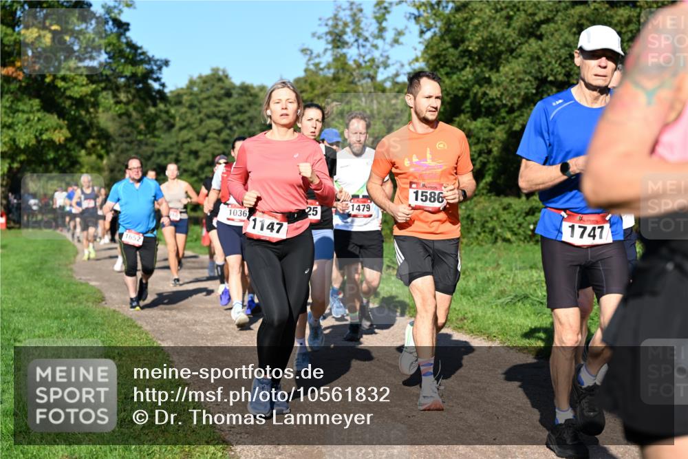 27.09.2026 - 35. Volkslauf durch das schöne Alstertal Dr. Thomas Lammeyer http://msf.ph/oto/10561832 27.09.2026 10:05:55 Laufen 1652, 1036, 1147, 1586, 1479, 25, 1747 meine-sportfotos.de