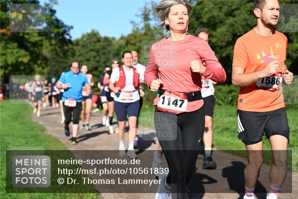 27.09.2026 - 35. Volkslauf durch das schöne Alstertal Dr. Thomas Lammeyer http://msf.ph/oto/10561839 27.09.2026 10:05:56 Laufen 416, 3, 1036, 1147, 30, 1586 meine-sportfotos.de