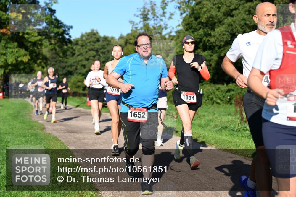 27.09.2026 - 35. Volkslauf durch das schöne Alstertal Dr. Thomas Lammeyer http://msf.ph/oto/10561851 27.09.2026 10:05:58 Laufen 1010, 1652, 1034, 4 meine-sportfotos.de