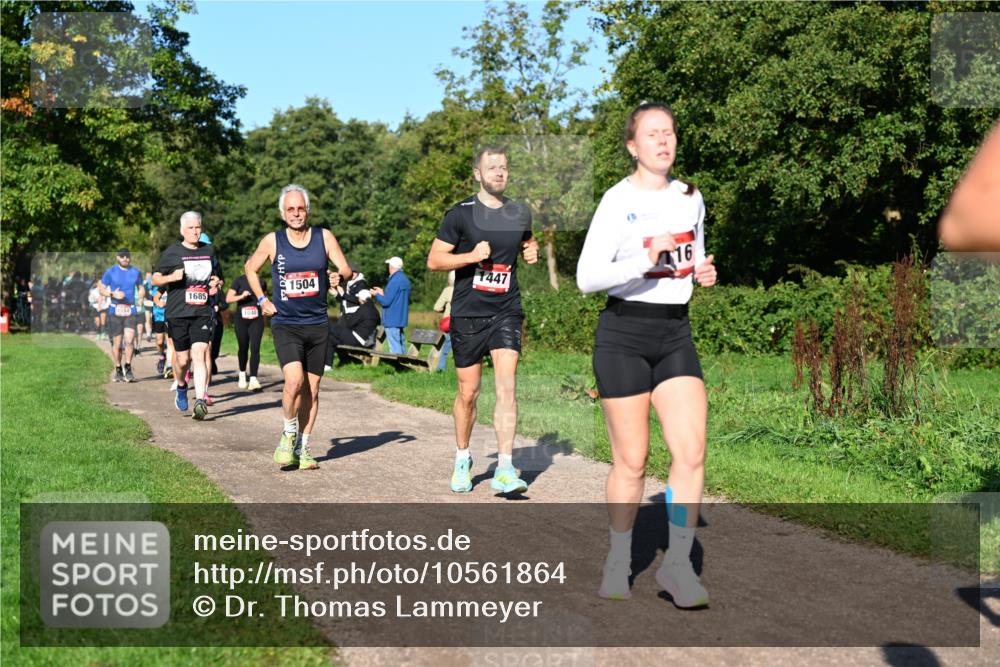 27.09.2026 - 35. Volkslauf durch das schöne Alstertal Dr. Thomas Lammeyer http://msf.ph/oto/10561864 27.09.2026 10:06:01 Laufen 1685, 1040, 1504, 16, 1447 meine-sportfotos.de