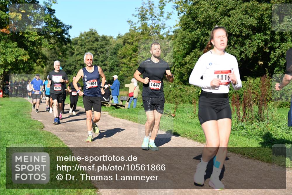 27.09.2026 - 35. Volkslauf durch das schöne Alstertal Dr. Thomas Lammeyer http://msf.ph/oto/10561866 27.09.2026 10:06:01 Laufen 1685, 1040, 1504, 1447, 111 meine-sportfotos.de