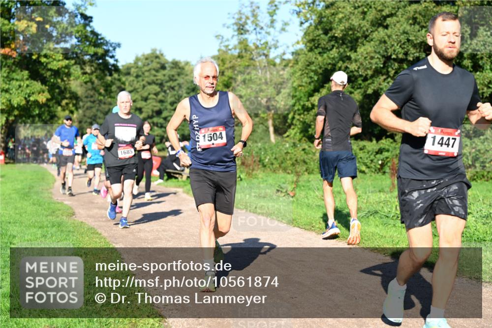 27.09.2026 - 35. Volkslauf durch das schöne Alstertal Dr. Thomas Lammeyer http://msf.ph/oto/10561874 27.09.2026 10:06:02 Laufen 1685, 1504, 1447 meine-sportfotos.de
