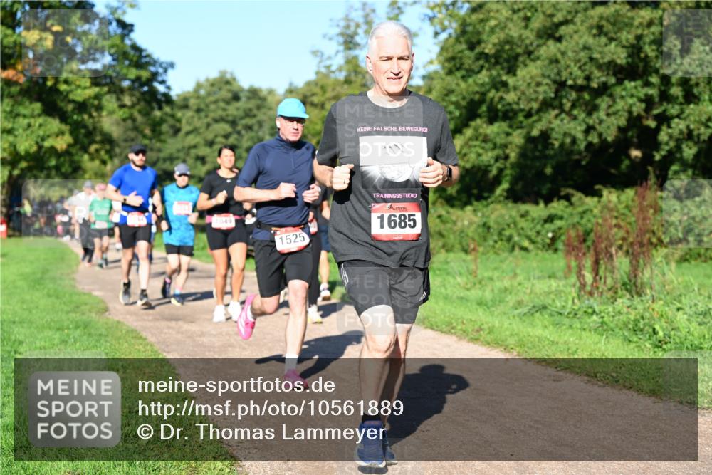 27.09.2026 - 35. Volkslauf durch das schöne Alstertal Dr. Thomas Lammeyer http://msf.ph/oto/10561889 27.09.2026 10:06:04 Laufen 1049, 1525, 1685 meine-sportfotos.de