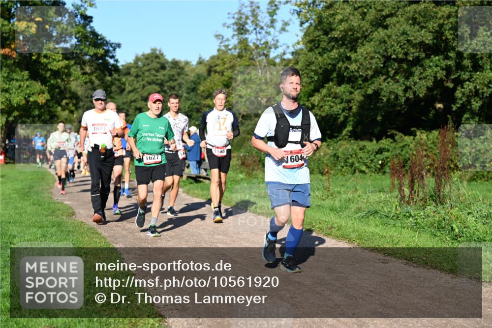 27.09.2026 - 35. Volkslauf durch das schöne Alstertal Dr. Thomas Lammeyer http://msf.ph/oto/10561920 27.09.2026 10:06:10 Laufen 1673, 1627, 14, 1595, 604 meine-sportfotos.de