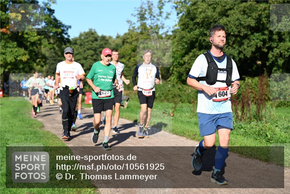 27.09.2026 - 35. Volkslauf durch das schöne Alstertal Dr. Thomas Lammeyer http://msf.ph/oto/10561925 27.09.2026 10:06:11 Laufen 1673, 17, 627, 1595, 604 meine-sportfotos.de