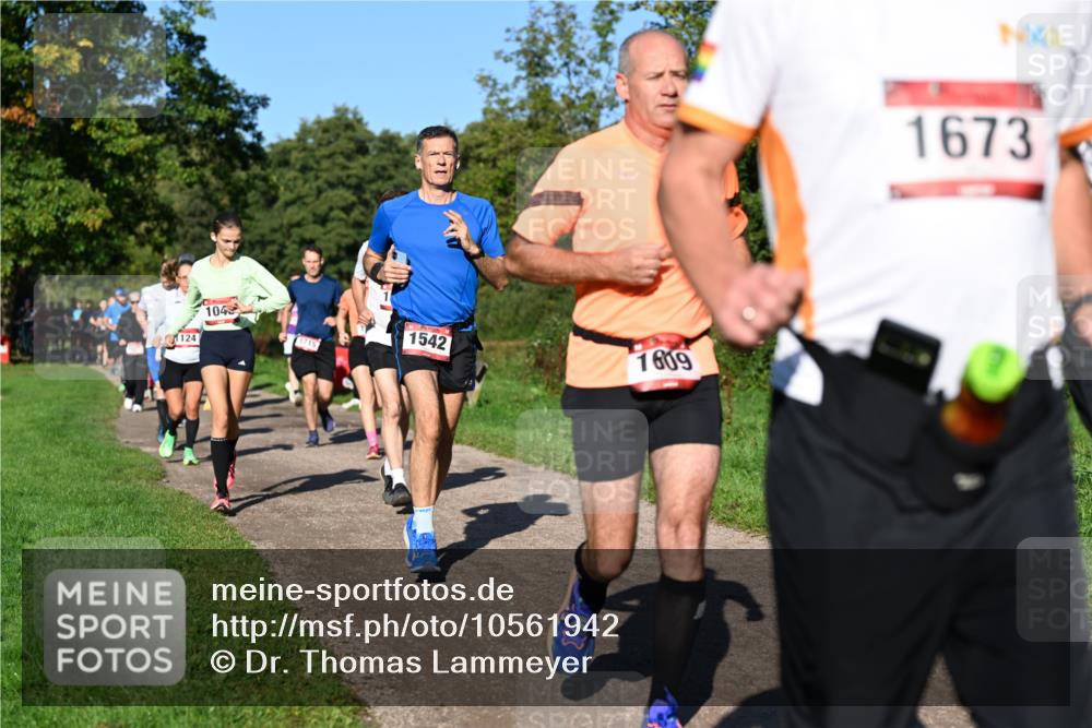 27.09.2026 - 35. Volkslauf durch das schöne Alstertal Dr. Thomas Lammeyer http://msf.ph/oto/10561942 27.09.2026 10:06:14 Laufen 124, 104, 1715, 1542, 1609, 1673 meine-sportfotos.de