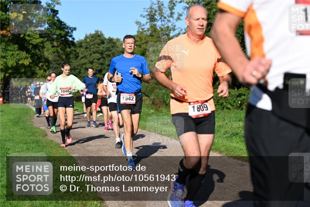 27.09.2026 - 35. Volkslauf durch das schöne Alstertal Dr. Thomas Lammeyer http://msf.ph/oto/10561943 27.09.2026 10:06:14 Laufen 1048, 1715, 16, 1542, 1809, 1 meine-sportfotos.de