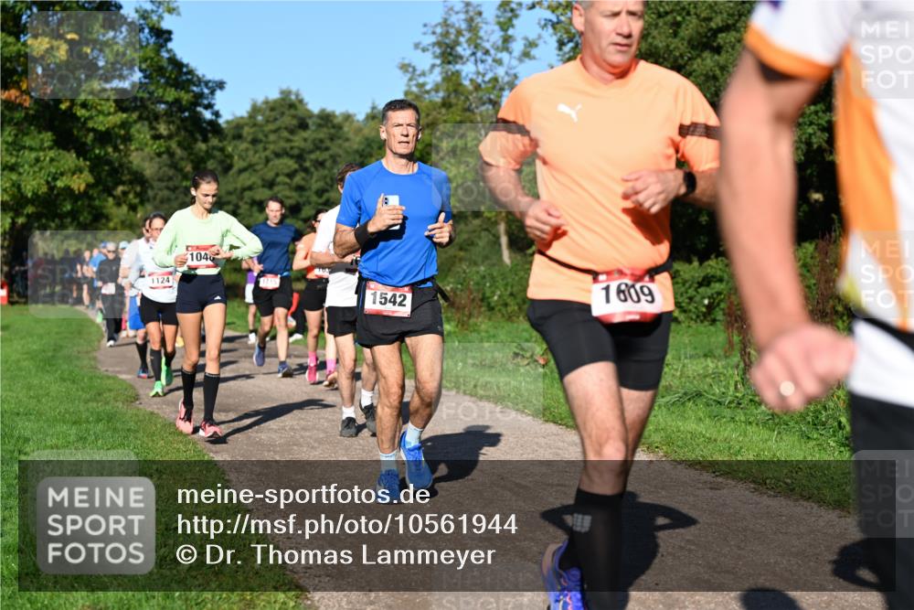 27.09.2026 - 35. Volkslauf durch das schöne Alstertal Dr. Thomas Lammeyer http://msf.ph/oto/10561944 27.09.2026 10:06:14 Laufen 1124, 1046, 1609, 1542 meine-sportfotos.de