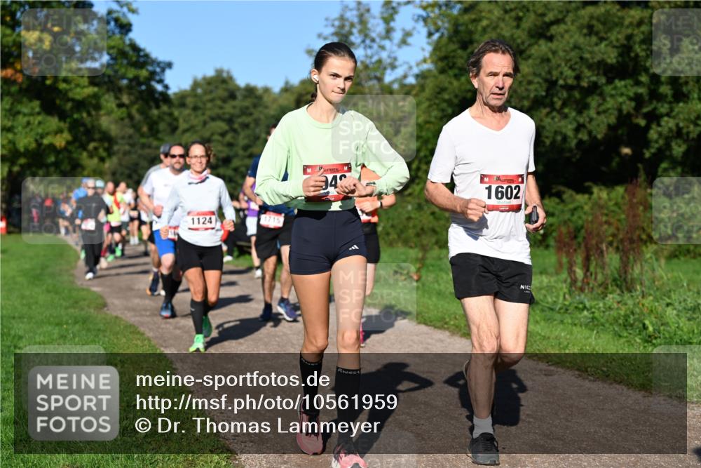 27.09.2026 - 35. Volkslauf durch das schöne Alstertal Dr. Thomas Lammeyer http://msf.ph/oto/10561959 27.09.2026 10:06:16 Laufen 1124, 1715, 94, 1602 meine-sportfotos.de