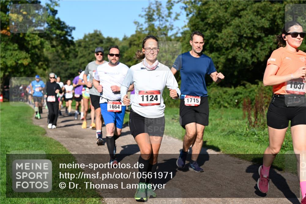 27.09.2026 - 35. Volkslauf durch das schöne Alstertal Dr. Thomas Lammeyer http://msf.ph/oto/10561971 27.09.2026 10:06:18 Laufen 1664, 1124, 1715, 1037 meine-sportfotos.de