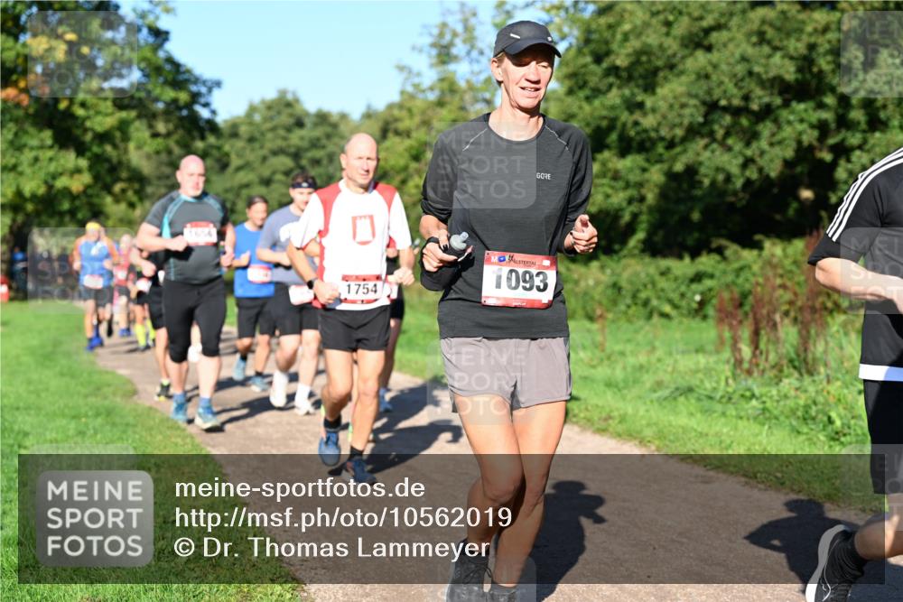 27.09.2026 - 35. Volkslauf durch das schöne Alstertal Dr. Thomas Lammeyer http://msf.ph/oto/10562019 27.09.2026 10:06:28 Laufen 1754, 1093 meine-sportfotos.de