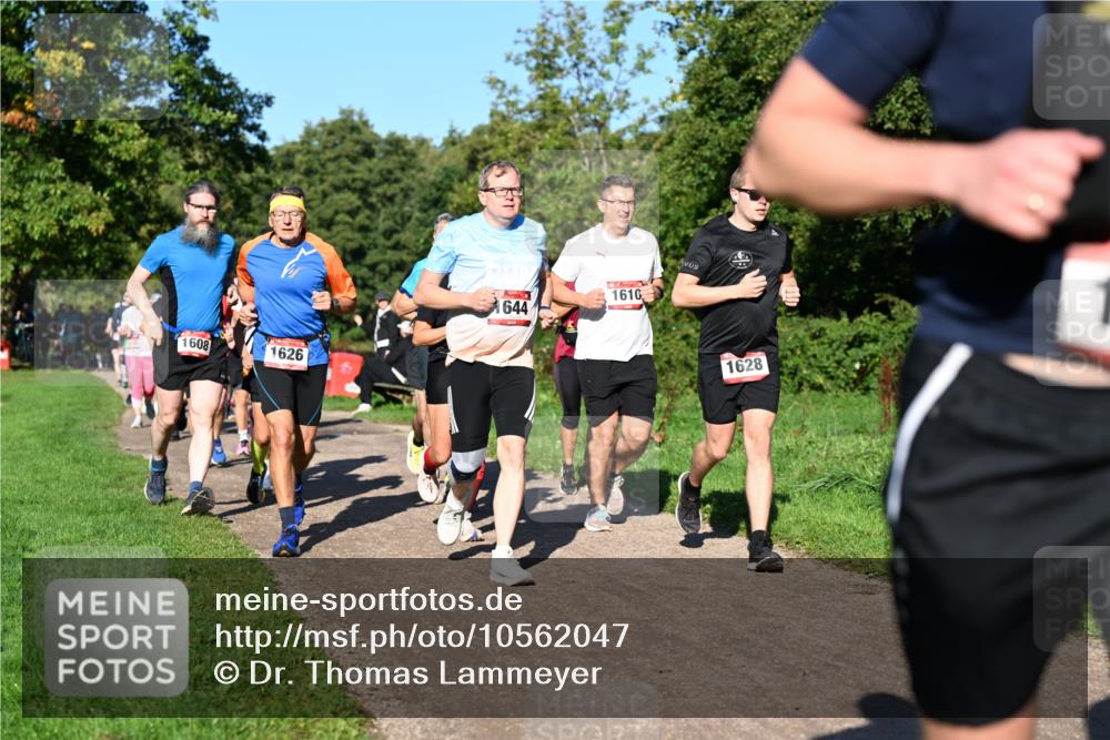 27.09.2026 - 35. Volkslauf durch das schöne Alstertal Dr. Thomas Lammeyer http://msf.ph/oto/10562047 27.09.2026 10:06:33 Laufen 1608, 1626, 644, 1610, 1628 meine-sportfotos.de