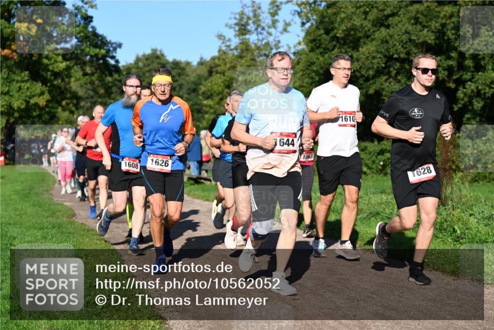 27.09.2026 - 35. Volkslauf durch das schöne Alstertal Dr. Thomas Lammeyer http://msf.ph/oto/10562052 27.09.2026 10:06:34 Laufen 1608, 1626, 1644, 1063, 1610, 1628 meine-sportfotos.de