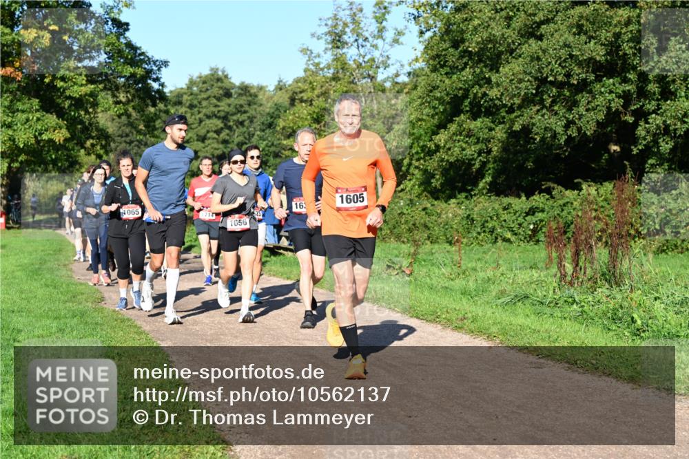 27.09.2026 - 35. Volkslauf durch das schöne Alstertal Dr. Thomas Lammeyer http://msf.ph/oto/10562137 27.09.2026 10:06:51 Laufen 065, 1056, 163, 1605 meine-sportfotos.de