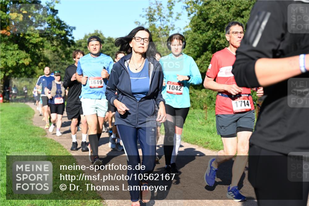 27.09.2026 - 35. Volkslauf durch das schöne Alstertal Dr. Thomas Lammeyer http://msf.ph/oto/10562167 27.09.2026 10:06:56 Laufen 1104, 1619, 1042, 1714 meine-sportfotos.de