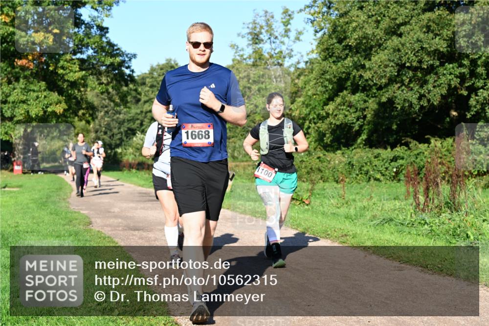 27.09.2026 - 35. Volkslauf durch das schöne Alstertal Dr. Thomas Lammeyer http://msf.ph/oto/10562315 27.09.2026 10:07:34 Laufen 1668, 1100 meine-sportfotos.de