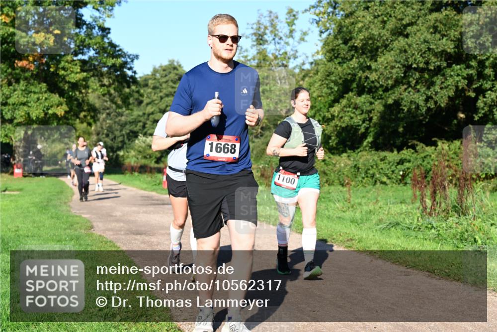 27.09.2026 - 35. Volkslauf durch das schöne Alstertal Dr. Thomas Lammeyer http://msf.ph/oto/10562317 27.09.2026 10:07:34 Laufen 1668, 1100 meine-sportfotos.de