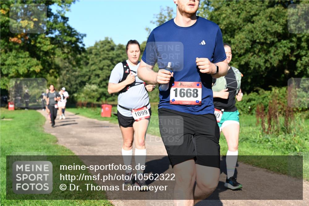 27.09.2026 - 35. Volkslauf durch das schöne Alstertal Dr. Thomas Lammeyer http://msf.ph/oto/10562322 27.09.2026 10:07:35 Laufen 1668, 1099, 0 meine-sportfotos.de