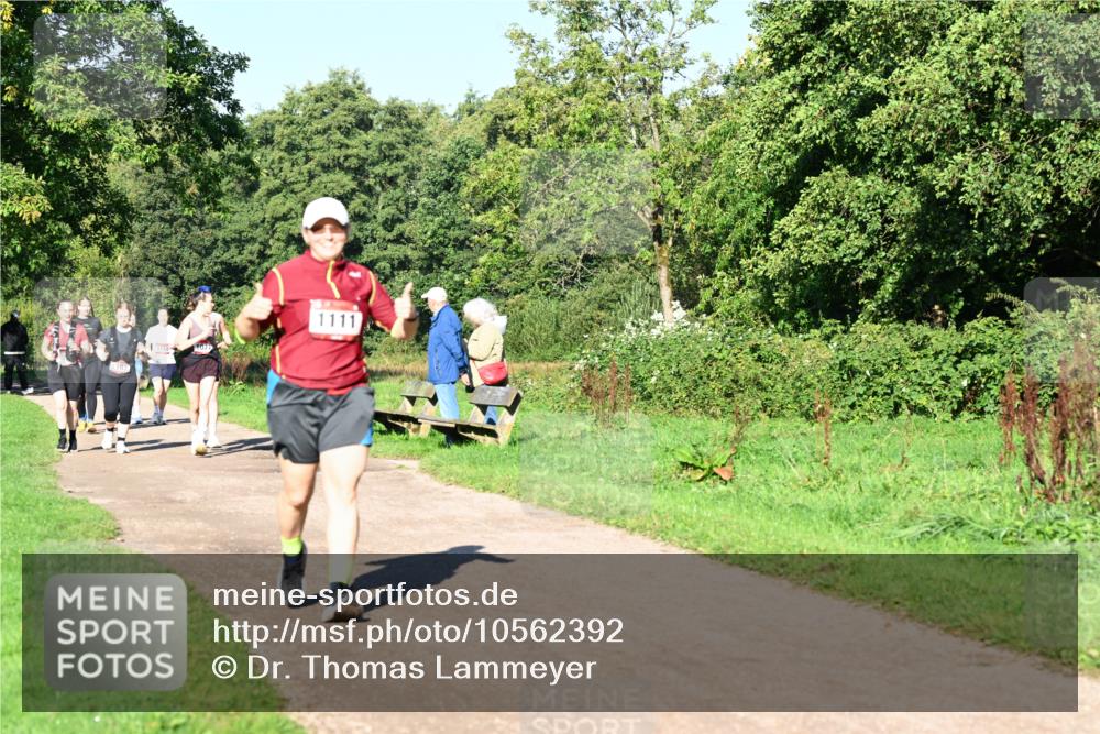27.09.2026 - 35. Volkslauf durch das schöne Alstertal Dr. Thomas Lammeyer http://msf.ph/oto/10562392 27.09.2026 10:08:08 Laufen 1110, 1111 meine-sportfotos.de