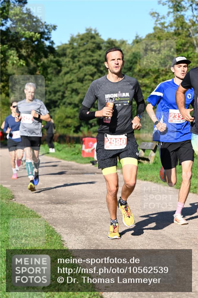 27.09.2026 - 35. Volkslauf durch das schöne Alstertal Dr. Thomas Lammeyer http://msf.ph/oto/10562539 27.09.2026 10:23:59 Laufen 90, 21, 2980, 233 meine-sportfotos.de