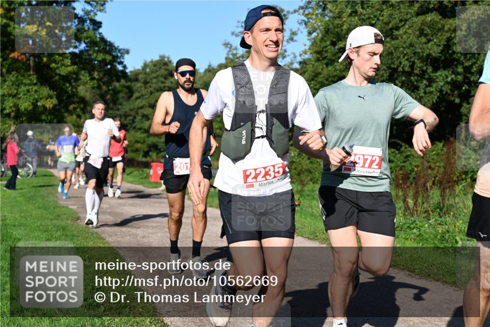 27.09.2026 - 35. Volkslauf durch das schöne Alstertal Dr. Thomas Lammeyer http://msf.ph/oto/10562669 27.09.2026 10:24:25 Laufen 201, 2235, 2972 meine-sportfotos.de