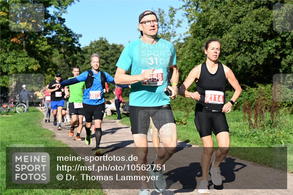 27.09.2026 - 35. Volkslauf durch das schöne Alstertal Dr. Thomas Lammeyer http://msf.ph/oto/10562751 27.09.2026 10:24:43 Laufen 2473, 2975, 31, 58, 2114 meine-sportfotos.de