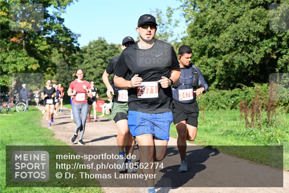 27.09.2026 - 35. Volkslauf durch das schöne Alstertal Dr. Thomas Lammeyer http://msf.ph/oto/10562774 27.09.2026 10:24:47 Laufen 249, 2971, 2478 meine-sportfotos.de