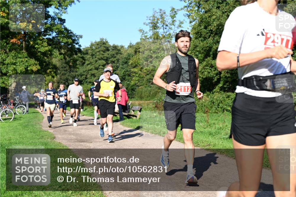 27.09.2026 - 35. Volkslauf durch das schöne Alstertal Dr. Thomas Lammeyer http://msf.ph/oto/10562831 27.09.2026 10:24:57 Laufen 2498, 2112, 2977 meine-sportfotos.de