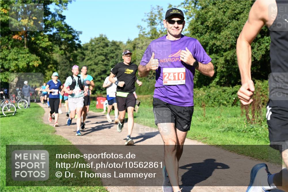 27.09.2026 - 35. Volkslauf durch das schöne Alstertal Dr. Thomas Lammeyer http://msf.ph/oto/10562861 27.09.2026 10:25:06 Laufen 2410, 877 meine-sportfotos.de